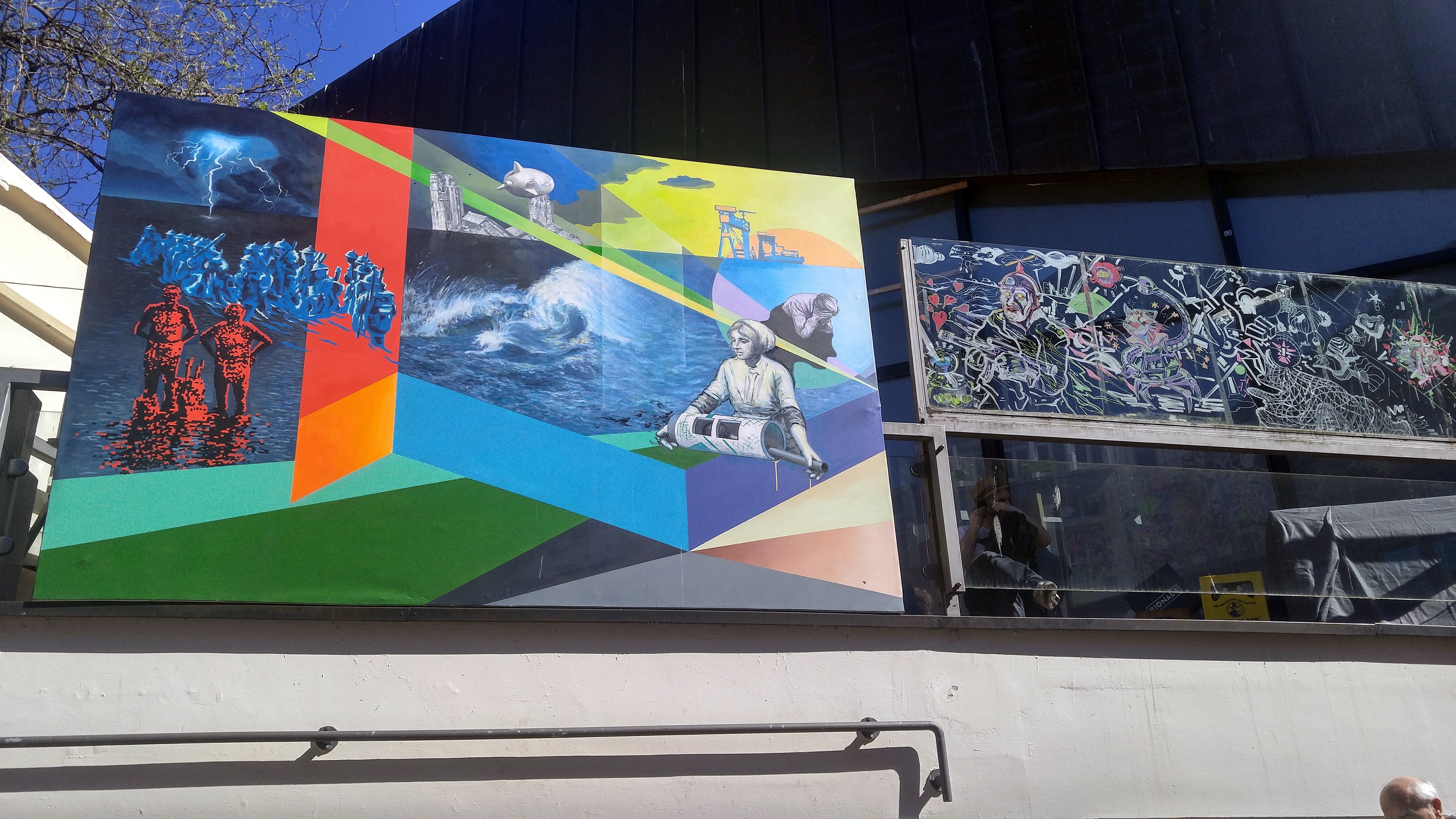 Verbotene Kunst bei Futur3 (links) und Fensterbemalung (rechts) 018-05-06 15.45.25